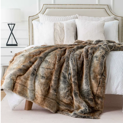 Luxe Women’s Faux Fur Throw Blanket – Ultra-Soft Comfort for Cozy Evenings 5