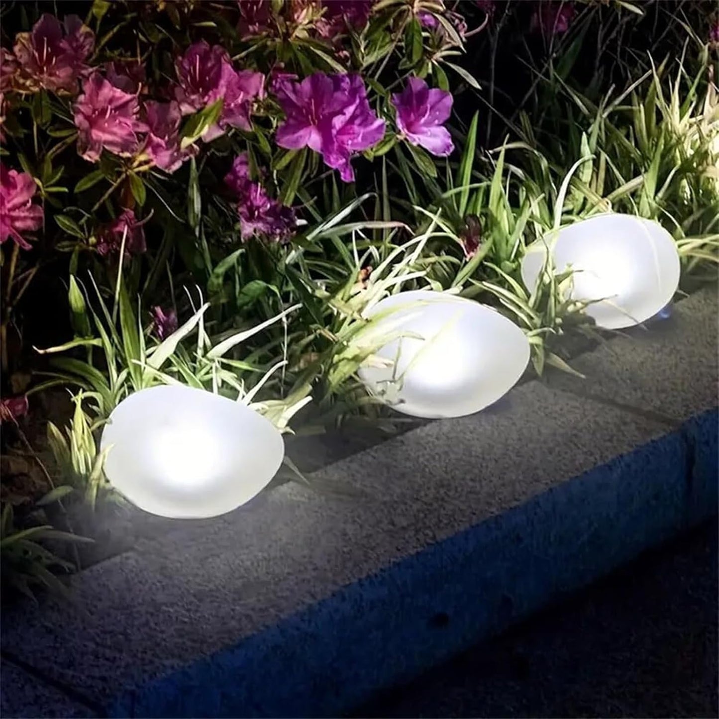 Sleek Solar Outdoor Garden Light – Waterproof Cobblestone Design for Pathway Illumination 1